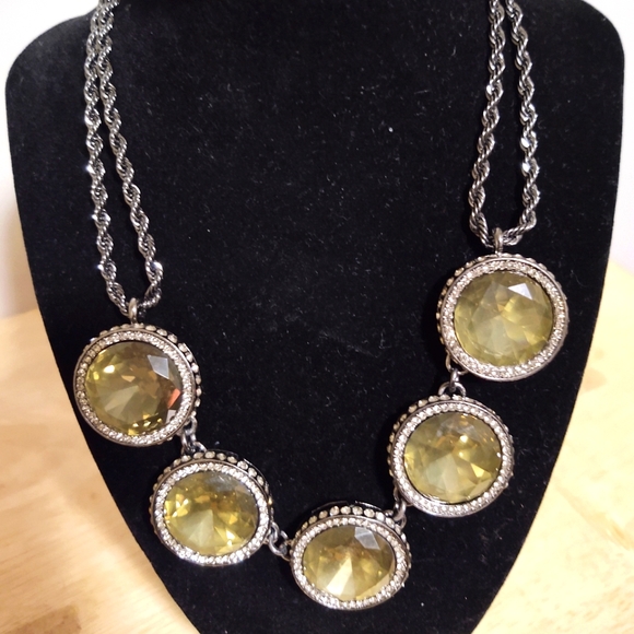 Women's statement necklace - Picture 2 of 2